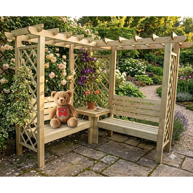 Eckpergola mit Bank und Rankgitter
